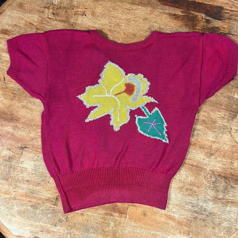 Chaus Fuchsia Pink Short Sleeve Sweater with Yellow Floral Motif